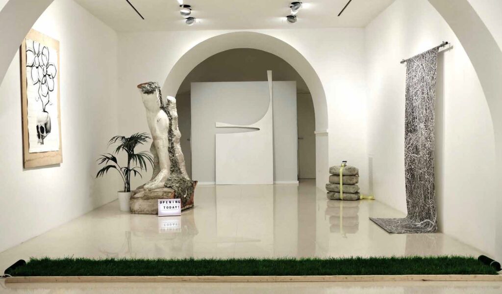A.A.V.V., L’Impresa e l’Opera, installation view at Galleria La Nuvola, Roma. Photo Domenico Flora, courtesy Galleria La Nuvola